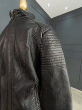 Cargar imagen en el visor de la galería, Oferta Chamarra vinipiel hombre