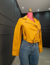 Cargar imagen en el visor de la galería, Oferta Chamarra amarilla mostaza