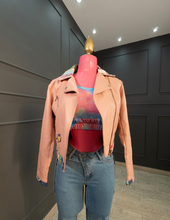 Cargar imagen en el visor de la galería, Oferta Chamarra Cómic